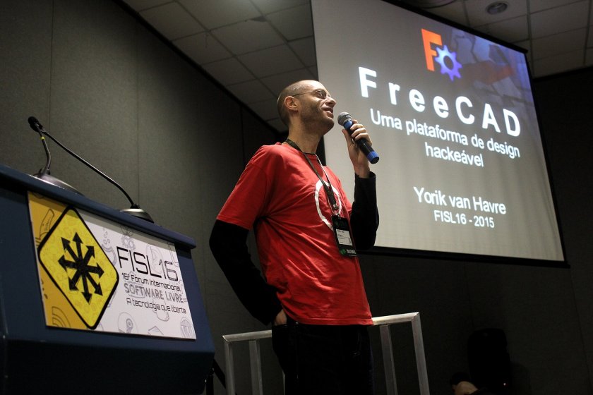 Йорик ван Хавре представляет FreeCAD на FISL 16 в 2015 году